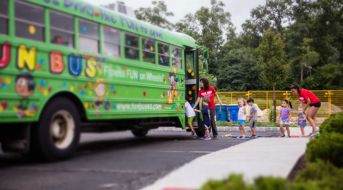 kids entering kids party bus Boca Raton